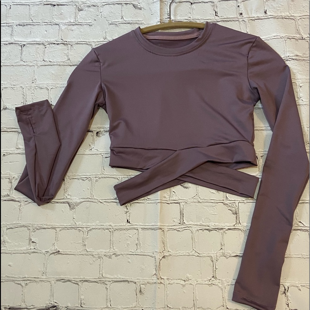 Hollow-out workout top. Sz S